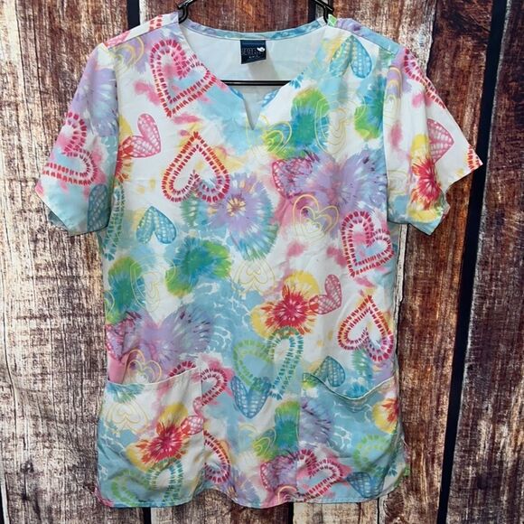 Zoe + Chloe Valentine’s Day Heart Scrub Top - Picture 2 of 6